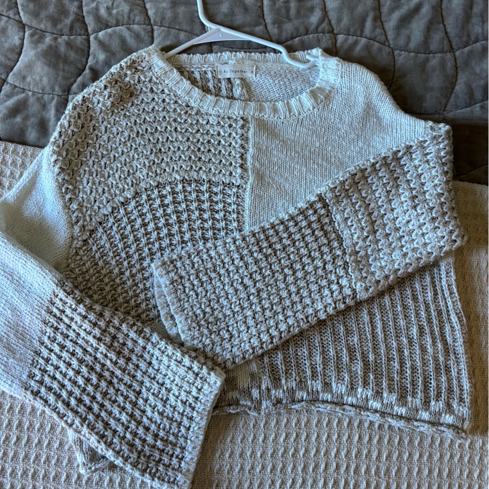 Textured Knit Sweater in Cream and Gray